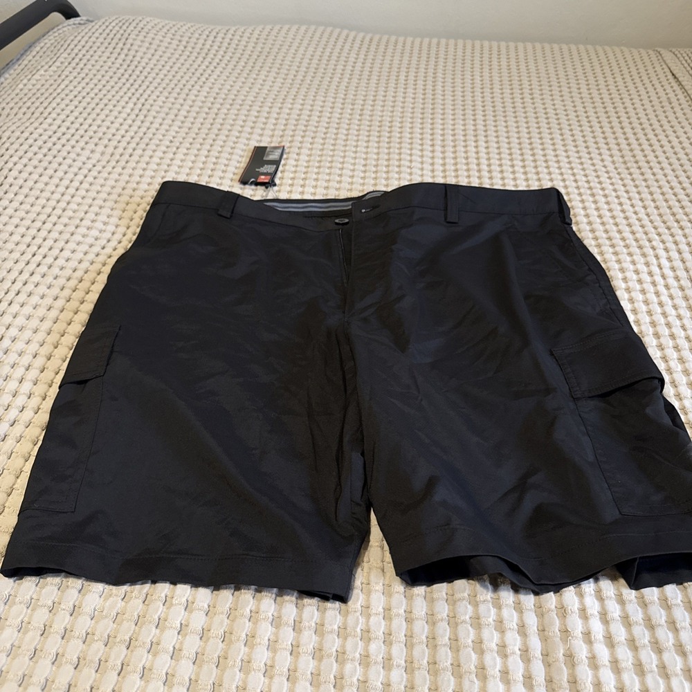 NWT Pro Celebrity Cargo Shorts Men's Size 40 Black Moisture‎ Wicking Stretch
